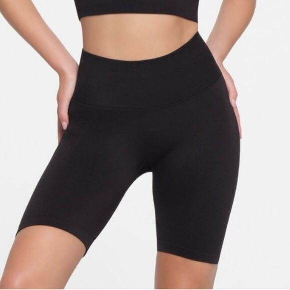 SKIMS Contour Lounge Biker Shorts in Black - Picture 1 of 7